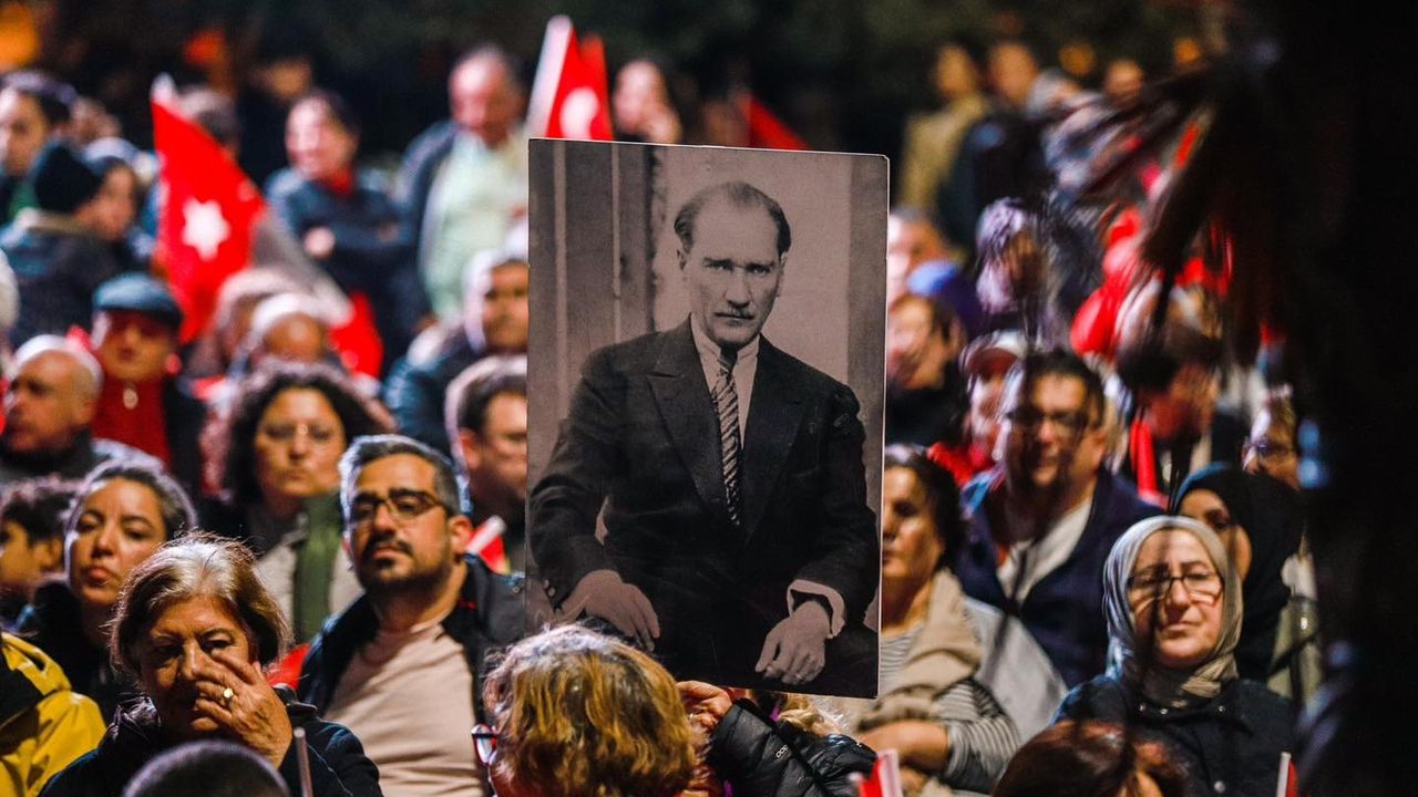Burhaniye’de 29 Ekim Cumhuriyet Coşkusu: 102. Yıl Kutlamaları Başlıyor!
