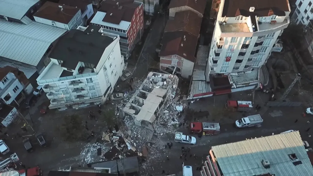 Son Dakika! Gebze’de 7 Katlı Bina Çöktü: Enkaz Altında 5 Kişi Var – Bakan Yerlikaya’dan Açıklama