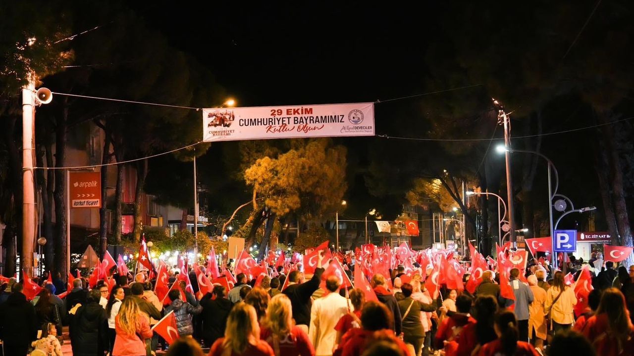 Cumhuriyet’in 102. yılı Burhaniye’de büyük bir coşkuyla kutlanacak