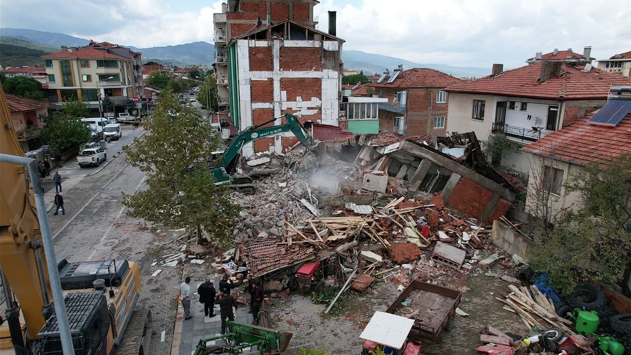Bakan Murat Kurum Sındırgı'daki Depremin Bilançosunu Açıkladı! İşte Son Durum