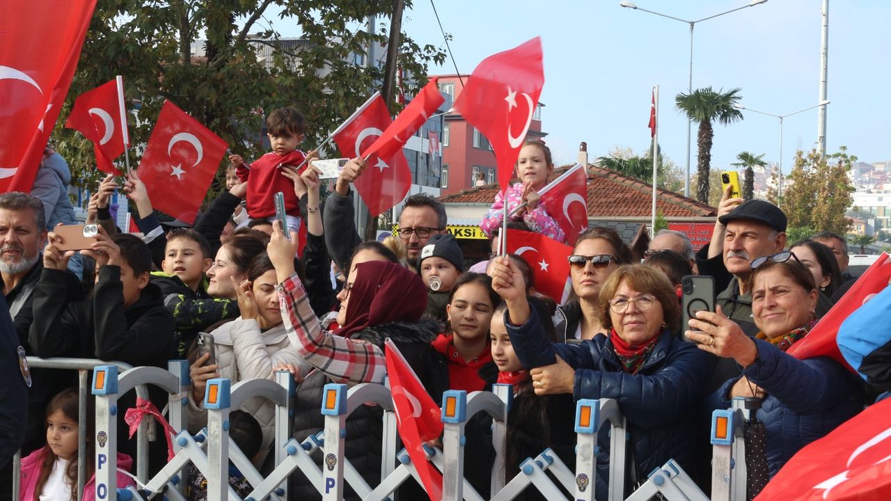 Cumhuriyetin 102. yılı kutlu olsun... Balıkesir'deki kutlamalardan kareler