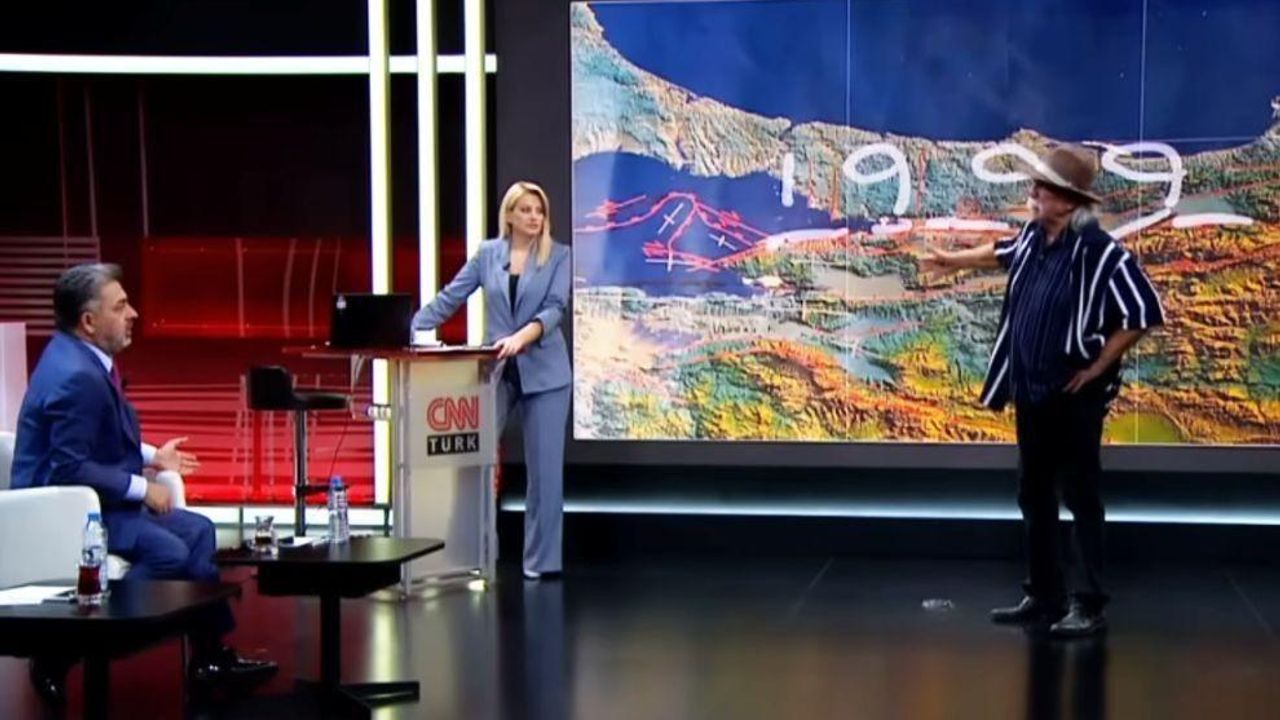 CNN Türk Yayınında Gergin Anlar! Şener Üşümezsoy Çileden Çıktı!