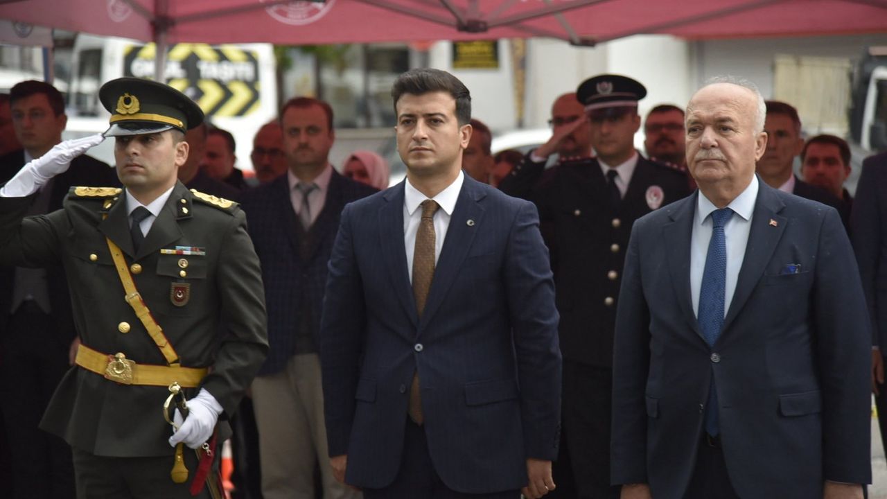 Dursunbey’de 29 Ekim Coşkusu: “Cumhuriyetimize Sahip Çıkmaya Devam Ediyoruz”