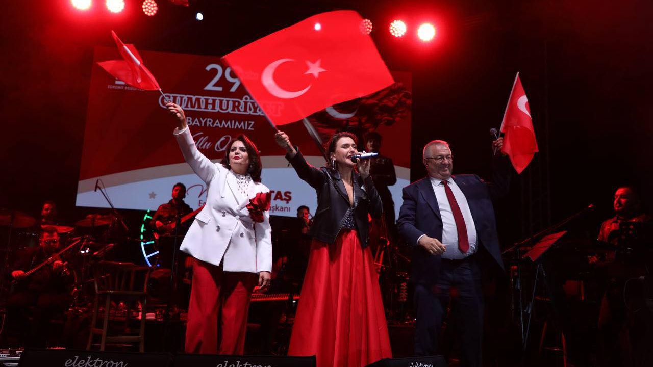 Edremit’te Cumhuriyet Coşkusu: Şevval Sam’dan Unutulmaz 29 Ekim Konseri