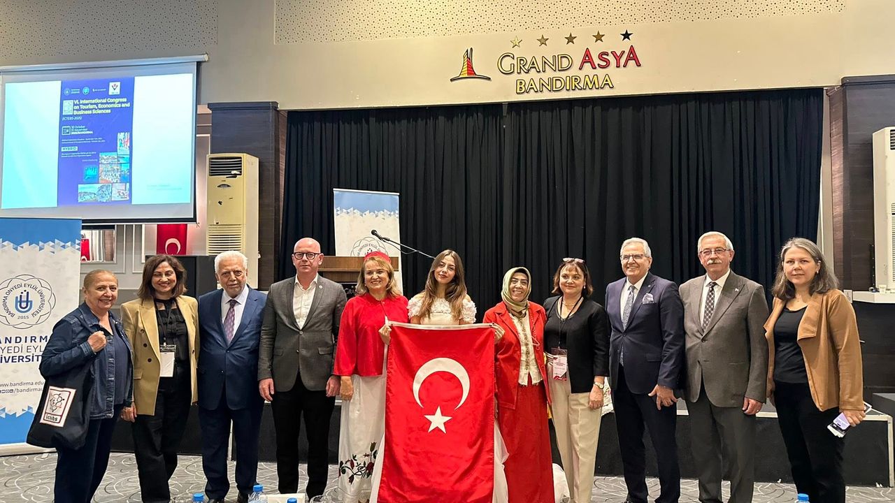 Başkan Burhan Karışık, 6. Ulusal Turizm, Ekonomi ve İşletme Bilimleri Kongresi’ne Katıldı