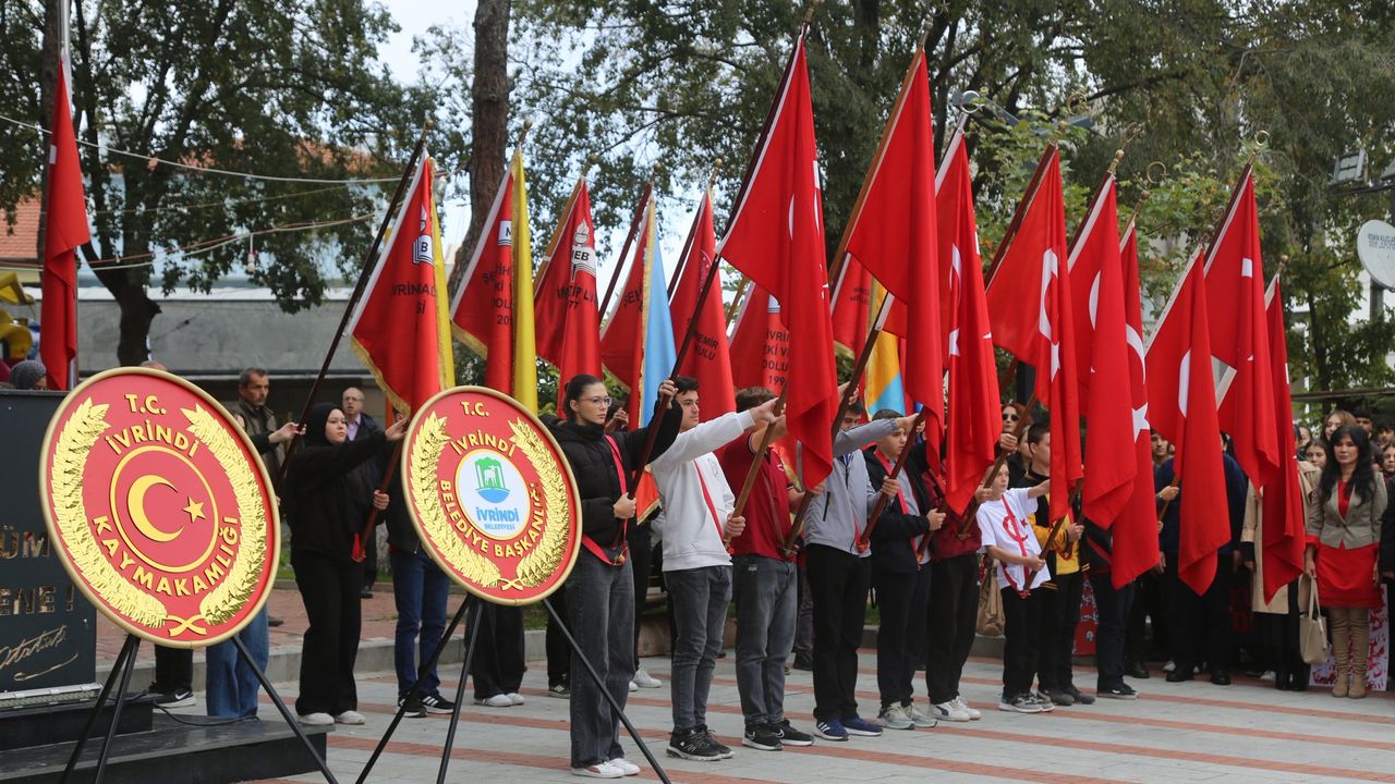 İvrindi’de Cumhuriyet Bayramı’nın 102. Yılı Coşkuyla Kutlandı