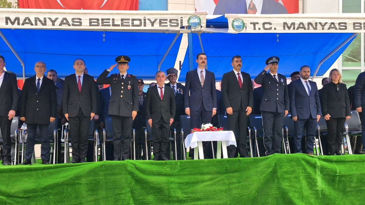 Manyas’ta Cumhuriyet Bayramı’nın 102. Yılı Coşkuyla Kutlanıyor