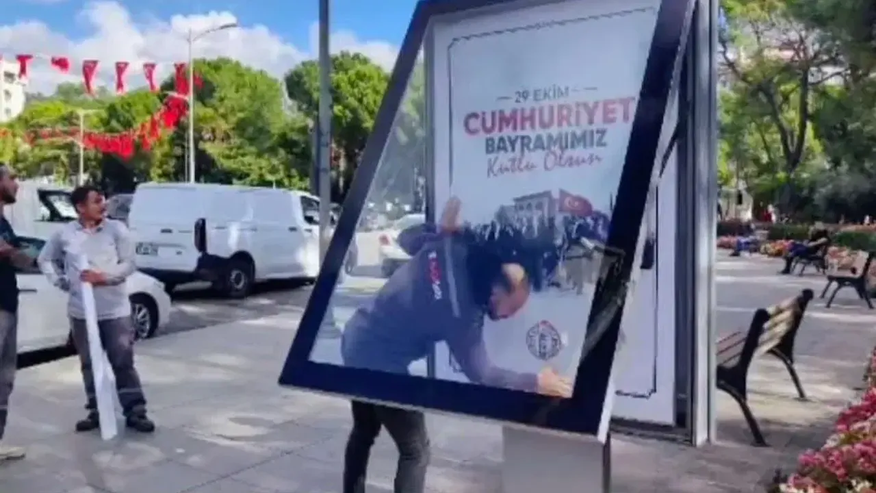 Muğla’da 29 Ekim Cumhuriyet Bayramı Afişi Skandalı!