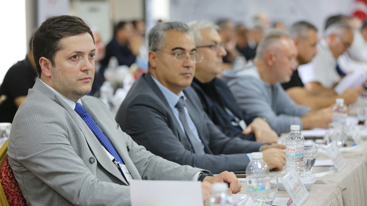 Balıkesir İl Sağlık Müdürü Urla’da İl Sağlık Müdürleri Toplantısına Katıldı