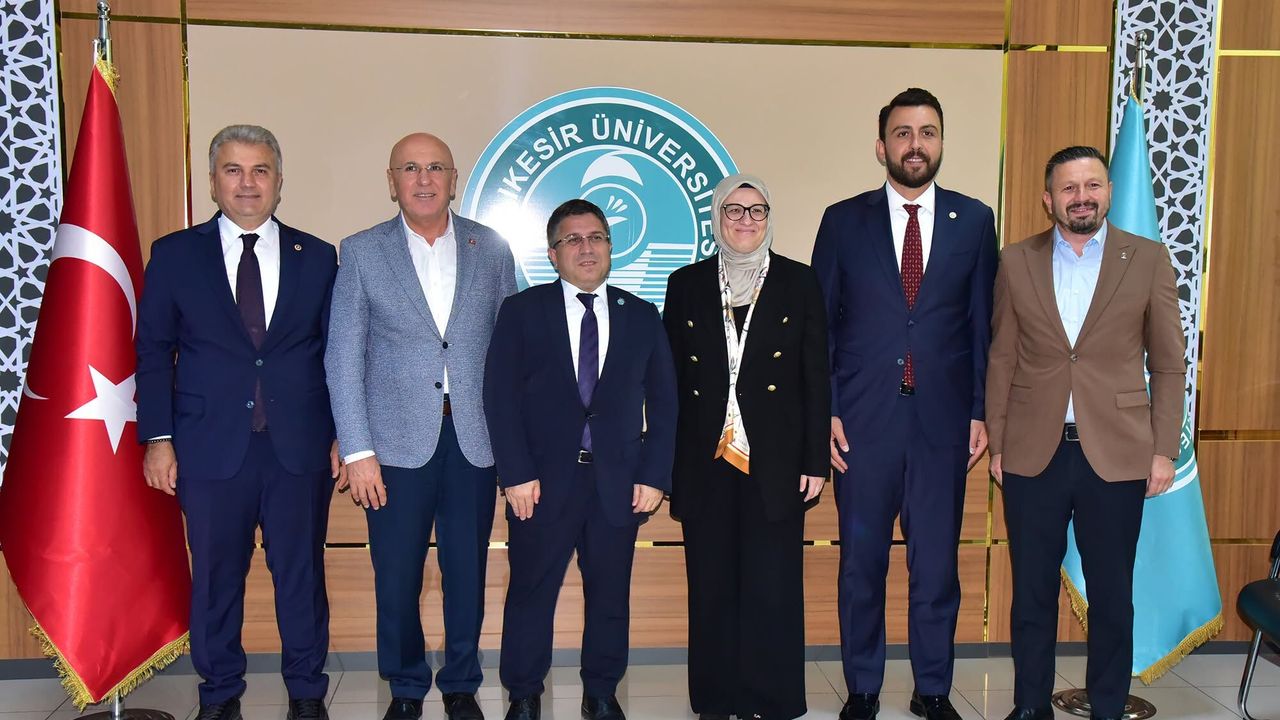 AK Parti kurmaylarından Rektör Oğurlu’ya Ziyaret