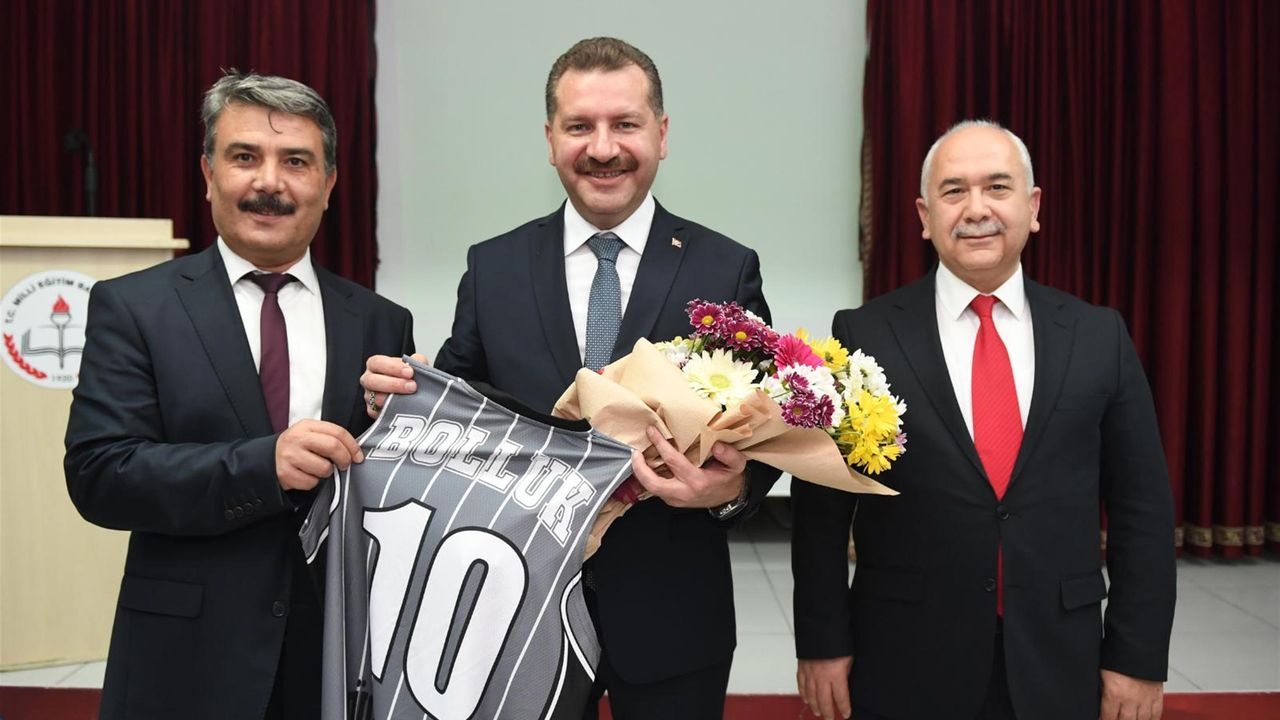 YÜCEL YILMAZ'DAN HER GÜN BİR OKUL