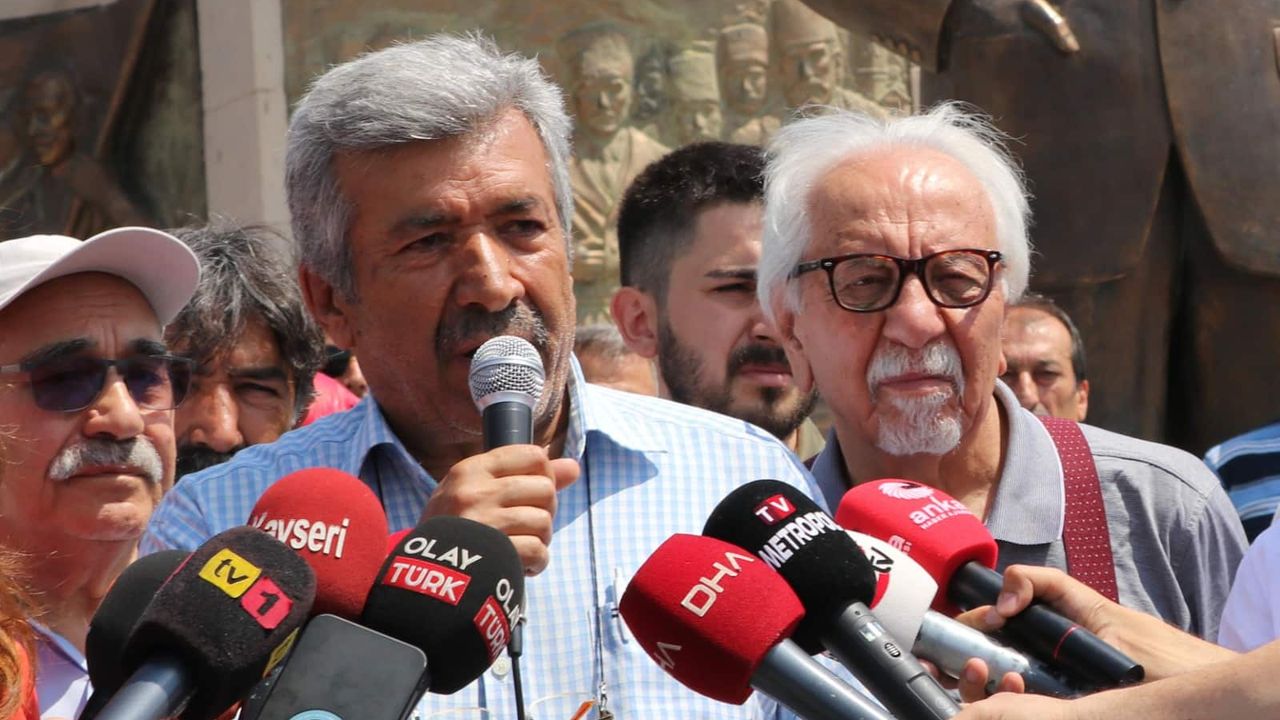 Eski CHP İl Başkanı, genel merkezi protesto etti
