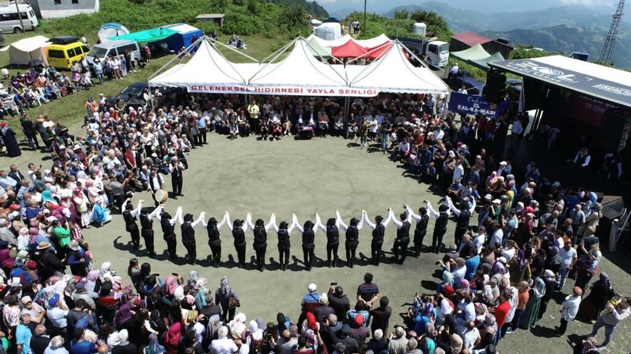 Uluslararası Akçaabat Müzik ve Halk Oyunları Festivali başladı
