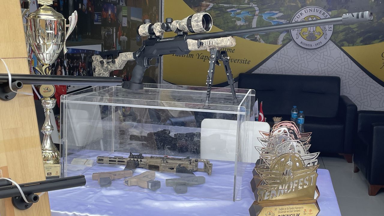 Selçuk Üniversitesi işbirliğiyle üretilen silahlar, TEKNOFEST İzmir'de tanıtıldı