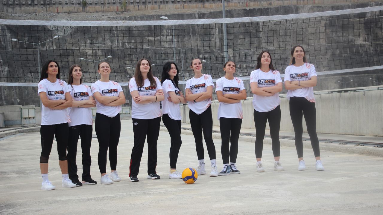 En yüksek barajın gövde betonunda voleybol oynadılar