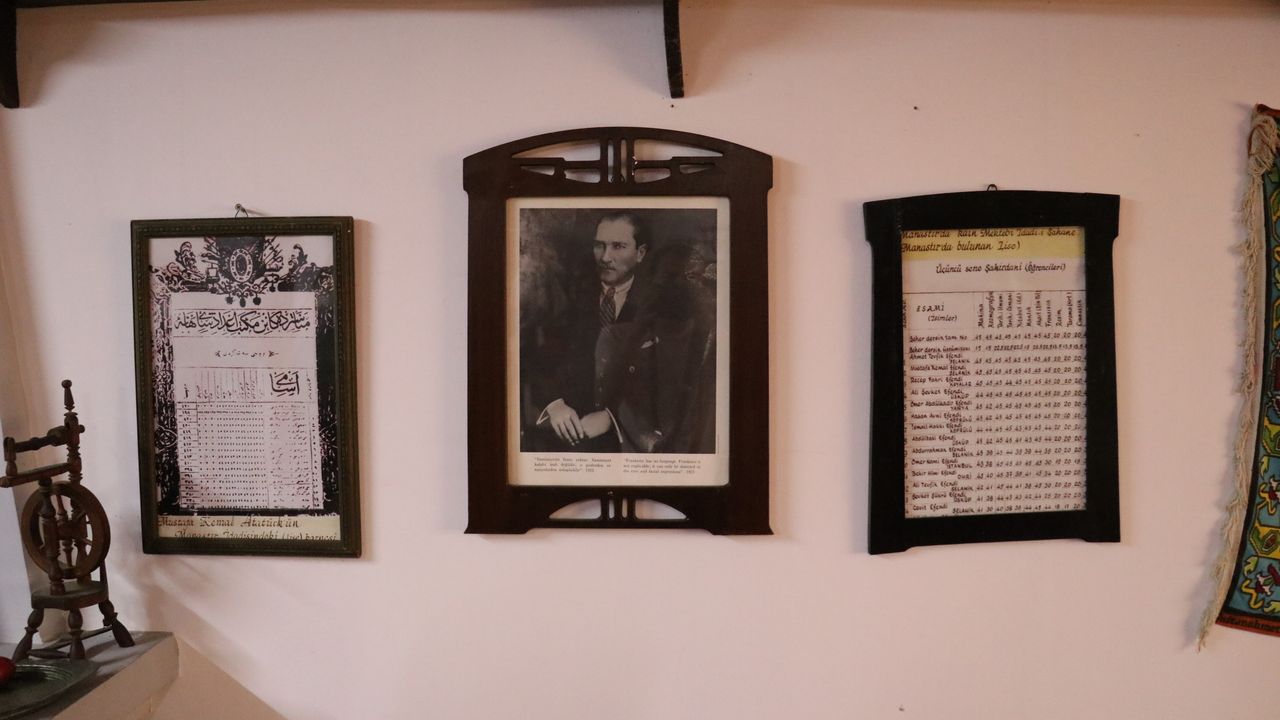 Kuzey Makedonya’daki Otomobil ve Etno Müzesi ziyaretçilerini zamanda yolculuğa çıkarıyor