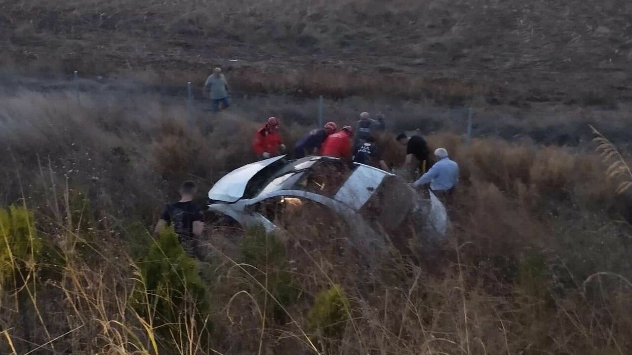 Susurluk'ta otomobilin şarampole devrilmesi sonucu 4 kişi yaralandı