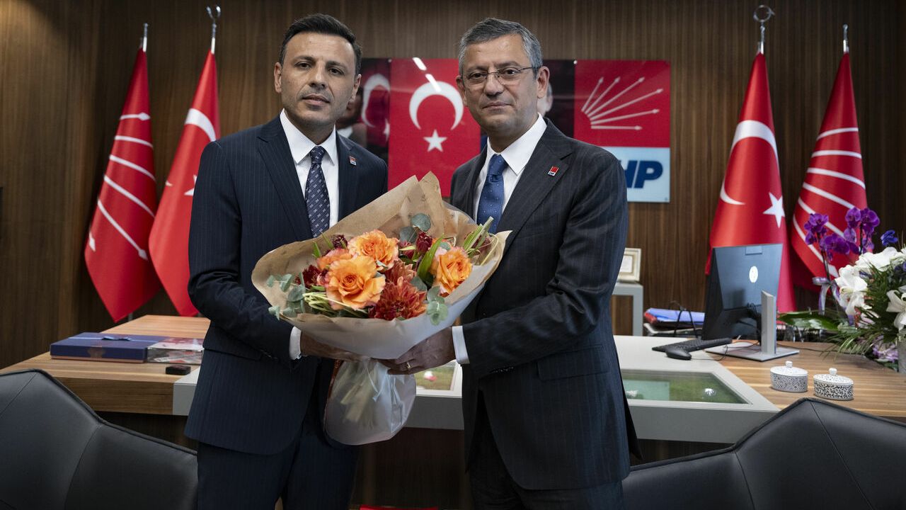 Özgür Özel, CHP İstanbul İl Başkanlığına seçilen Özgür Çelik'i tebrik etti