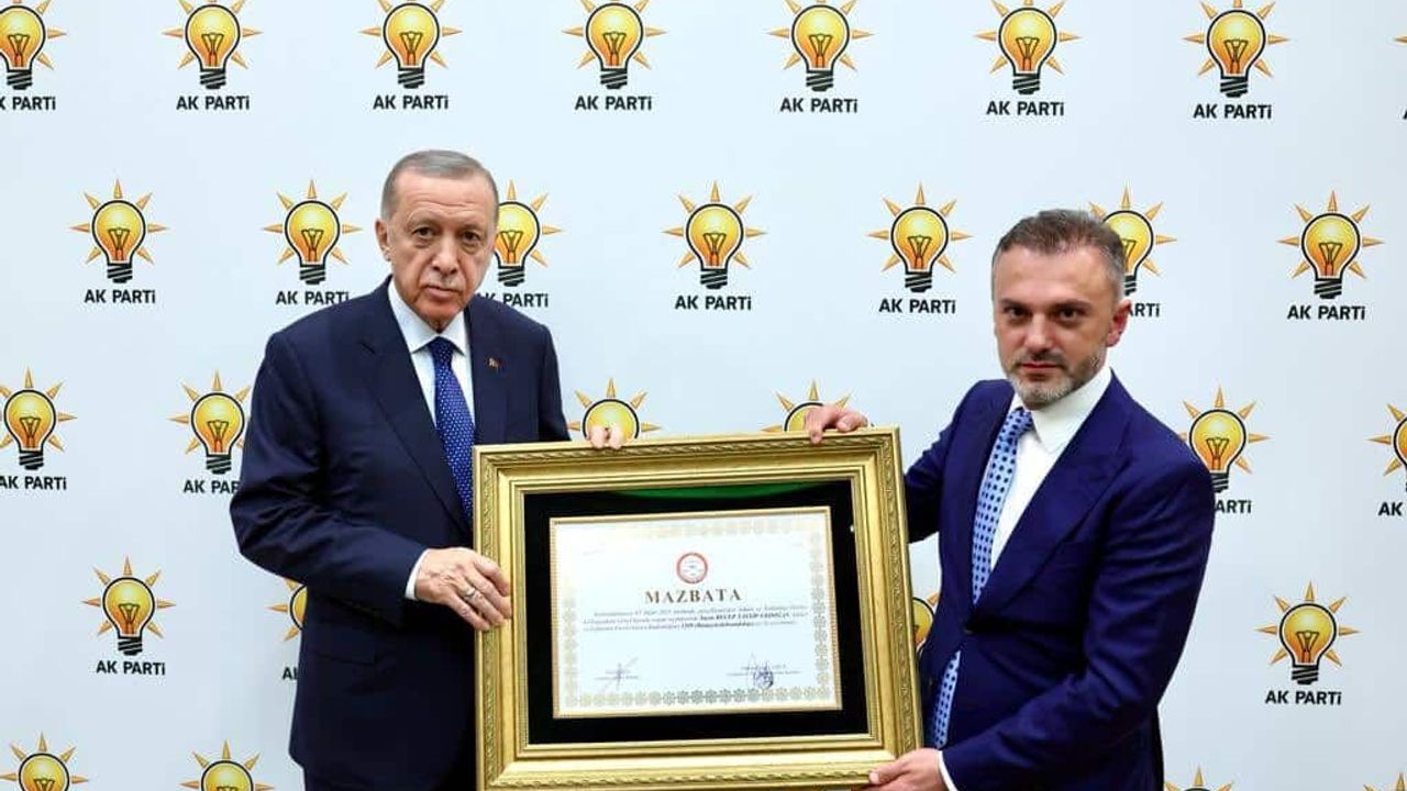 Cumhurbaşkanı Erdoğan Genel Başkanlık mazbatasını teslim aldı