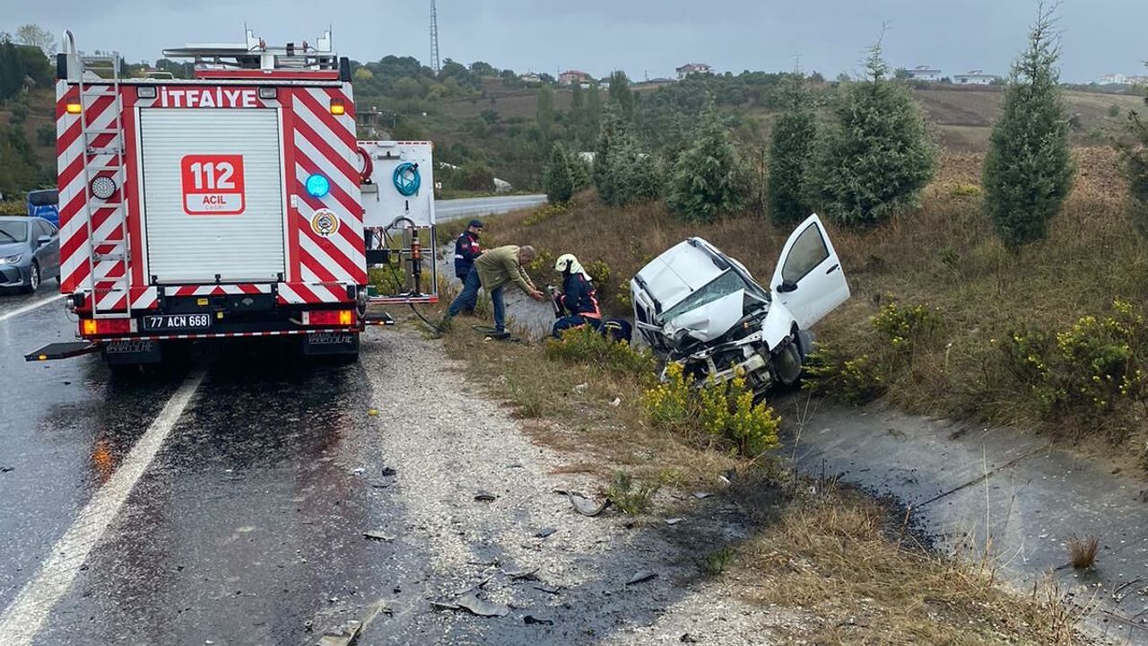 Beton mikseri ile otomobil çarpıştı: Sürücüler yaralandı