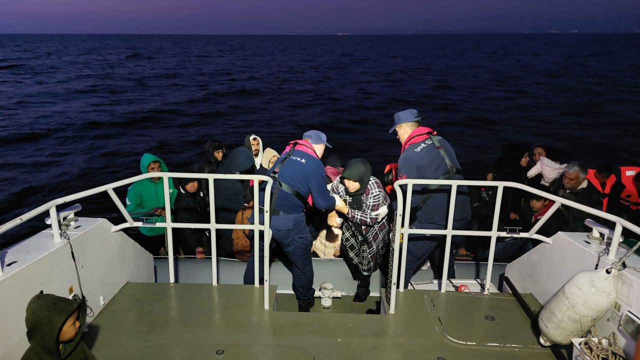 Ayvalık açıklarında 126 düzensiz göçmen yakalandı, 49 düzensiz göçmen kurtarıldı