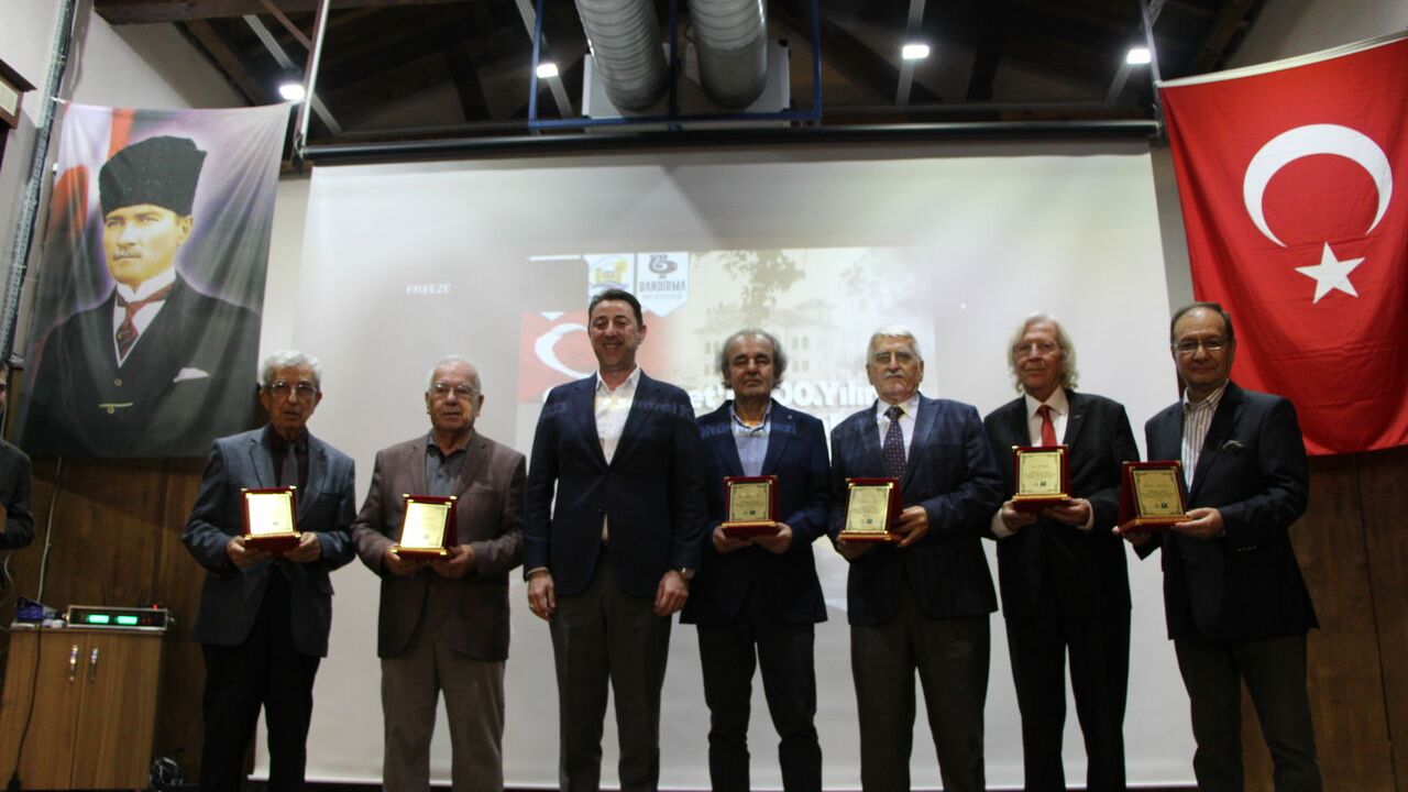 "Cumhuriyet'in 100. Yılında Bandırma'ya İz Bırakanlar Vefa Gecesi" düzenlendi