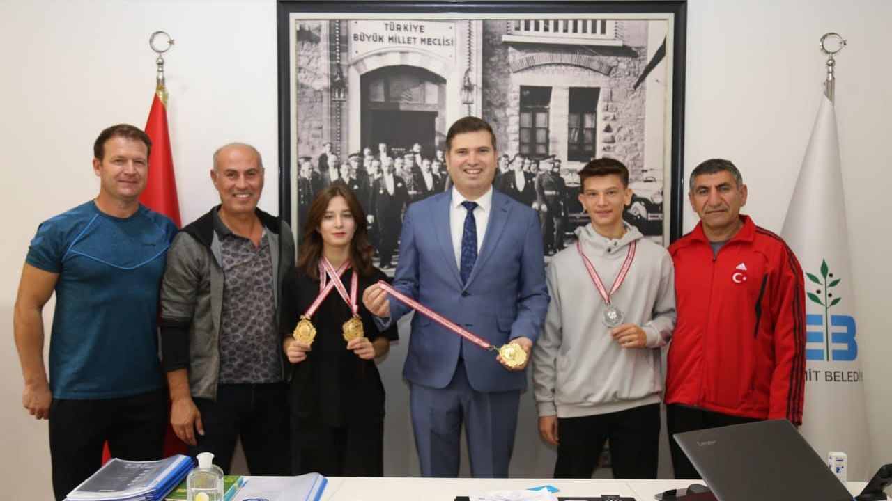 Edremitli 3 sporcu, Türkiye Taekwondo Poomsae Şampiyonası'ndan madalyalarla döndü
