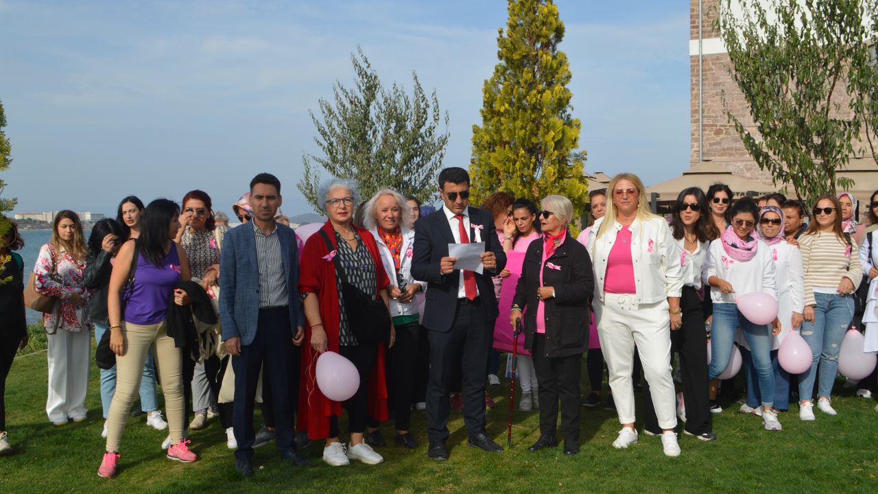 Ayvalıklı kadınlar meme kanserine farkındalık için yollara düştü