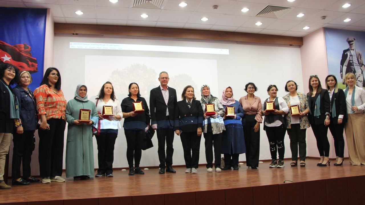 Bandırma’da "Cumhuriyet Kadınları Cennet Kuşları” belgeselinin ilk gösterimi yapıldı