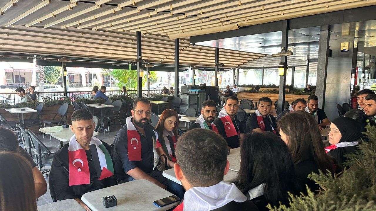 AK Parti Gençlik Kollarından, Türkiye genelindeki Starbucks şubelerinde protesto