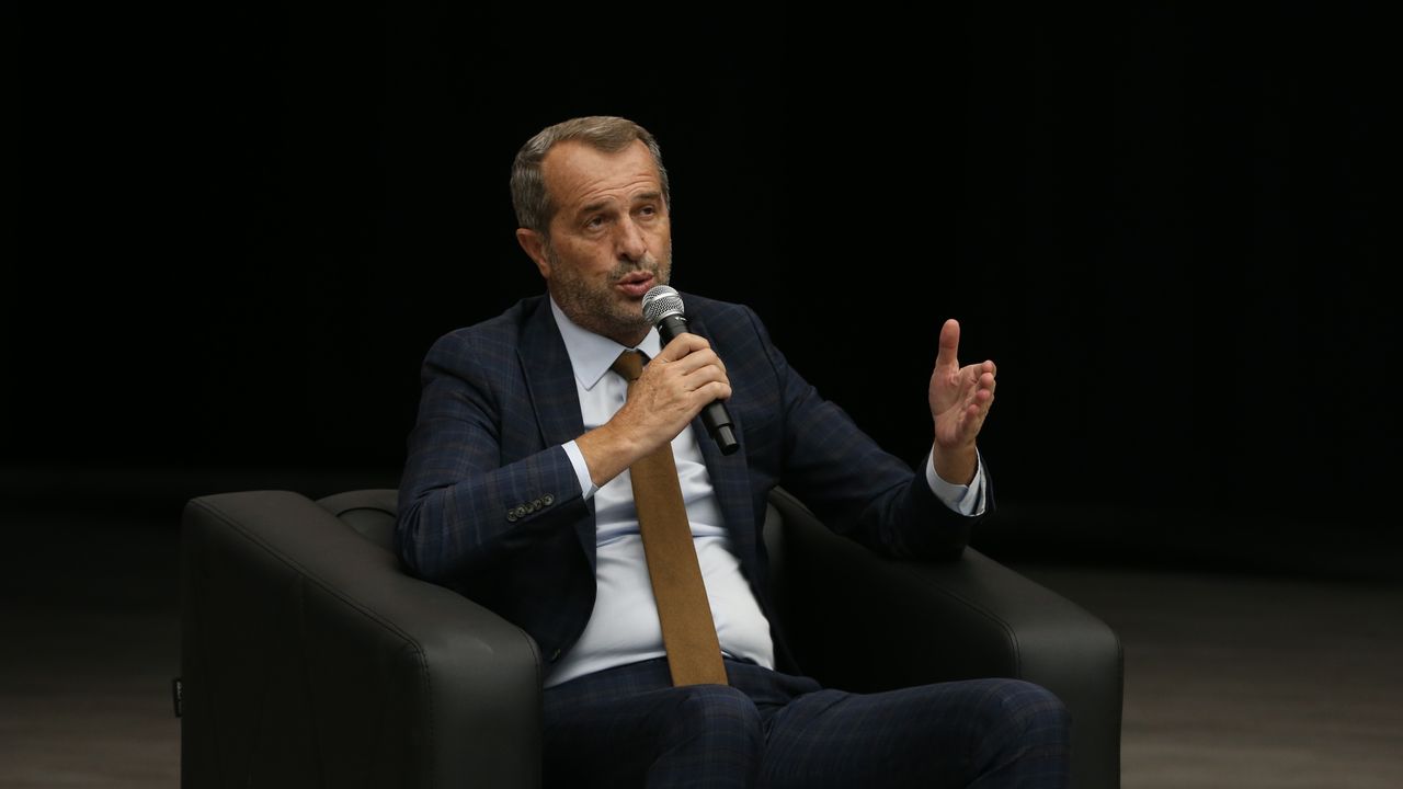Saffet Sancaklı Balıkesir'de 100.Yılda Türk Sporu konferansında konuştu