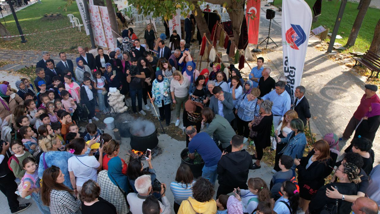 Sındırgı'da "Geleneğin Birikimi ile Yeni Yüzyıla"