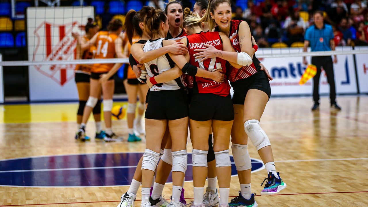 Voleybol TVF Kadınlar 2. Ligi: Kapaklı Sitespor Balıkesir Büyükşehir'i 3-0 yendi