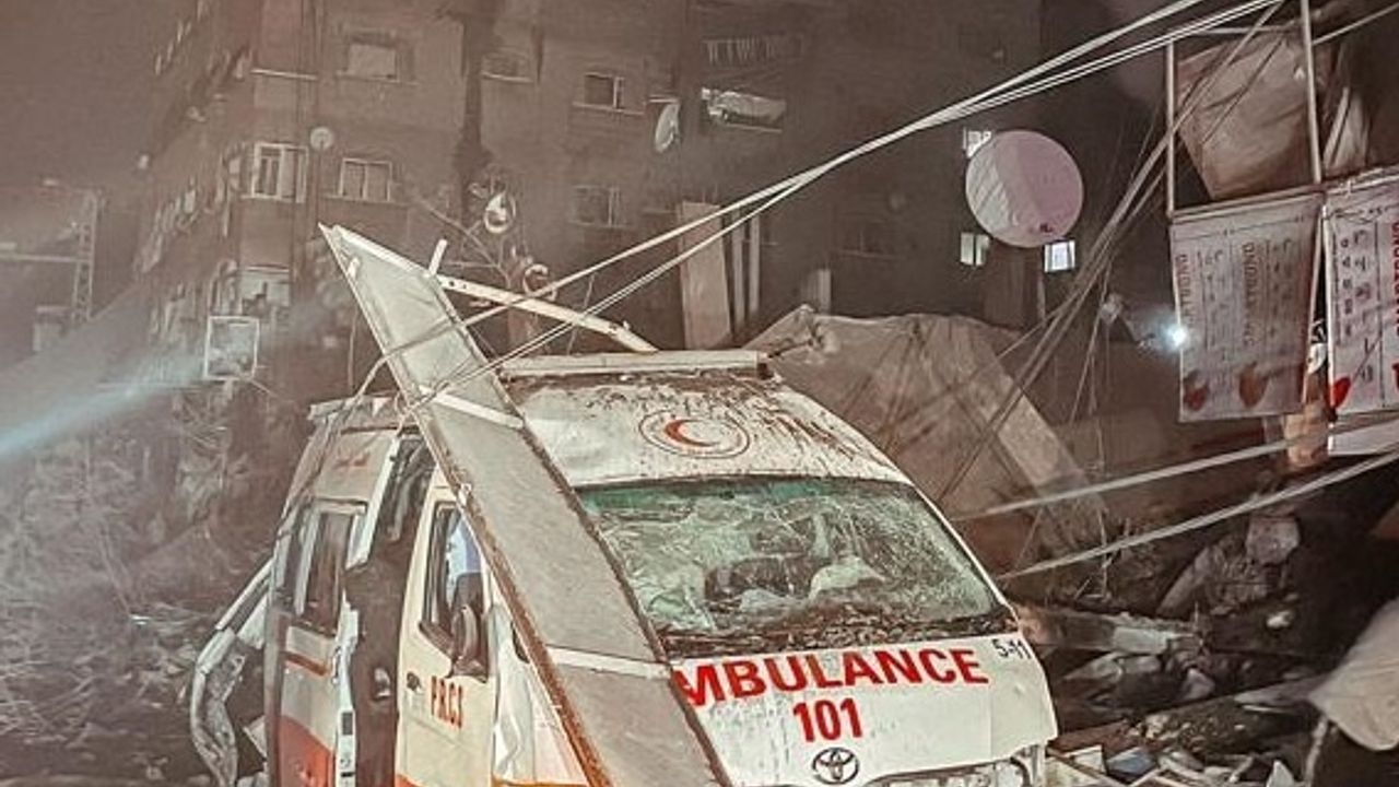 İsrail Gazze'de bir ambulansı hedef aldı