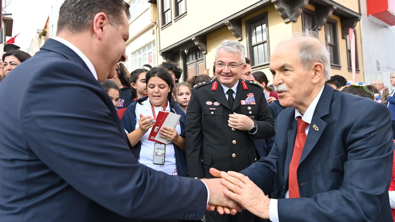 Balıkesir'in sevilen tarihçisi Aydın Ayhan'a vefa