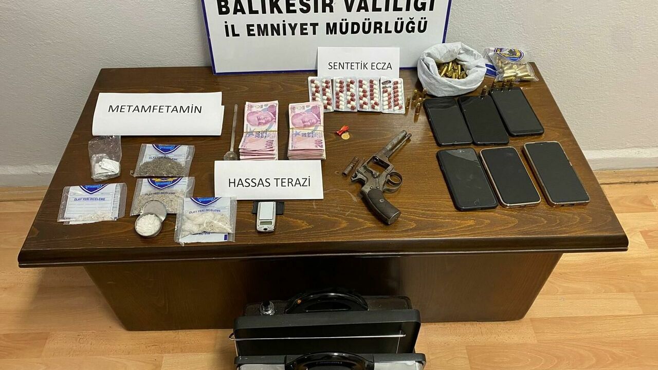 Balıkesir'deki hırsızlık ve uyuşturucu operasyonlarında 4 şüpheli yakalandı