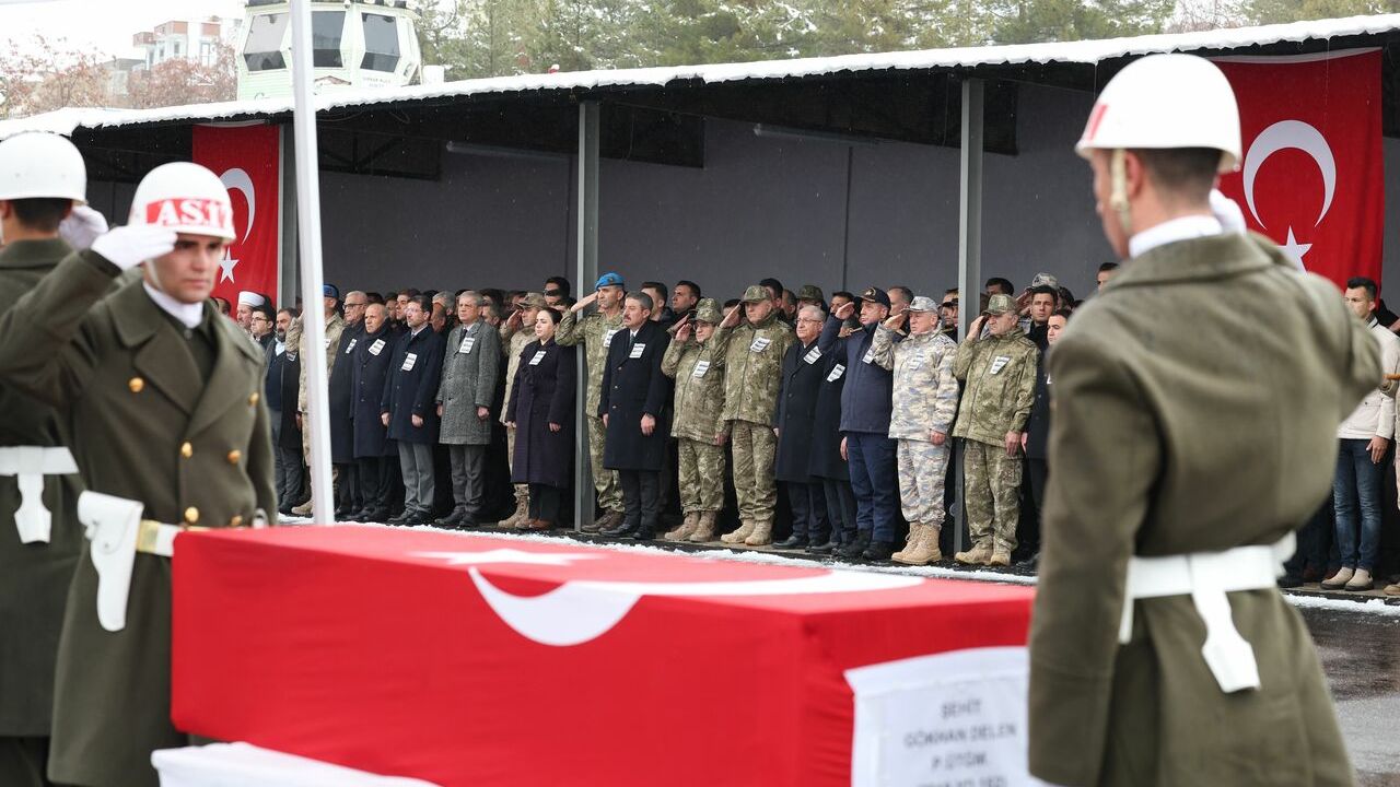 Pençe-Kilit bölgesinde şehit olan 9 asker memleketlerine uğurlandı
