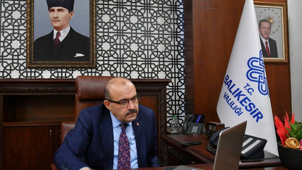 Balıkesir Valisi Ustaoğlu, AA'nın "Yılın Kareleri" oylamasına katıldı