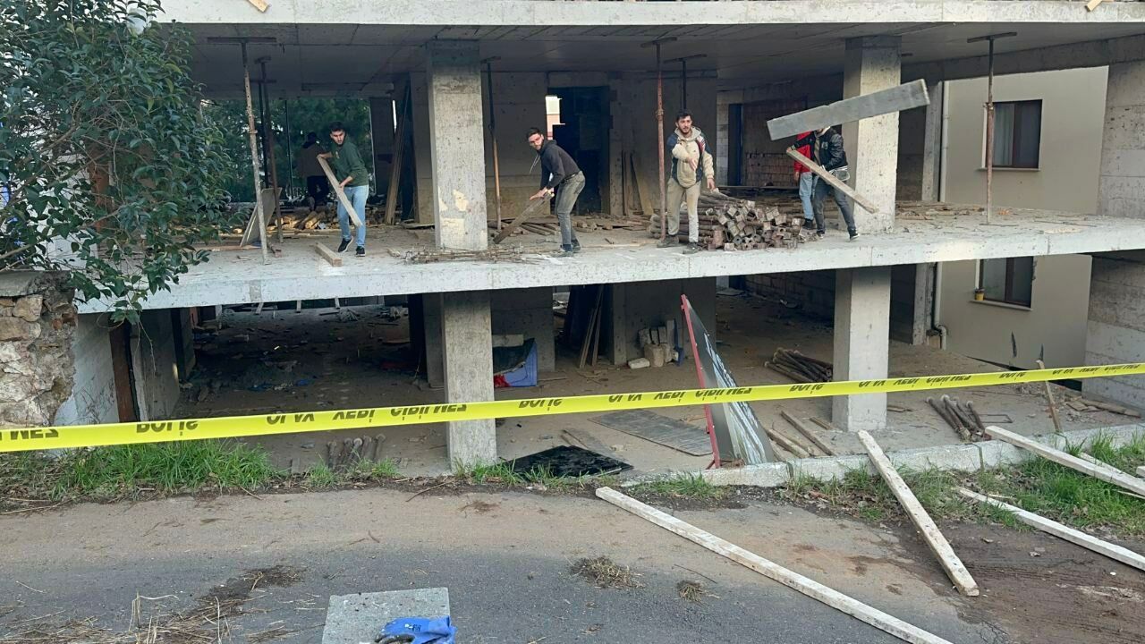 İstinat duvarı çöktü! 3 işçi çöken duvarın altında kaldı!
