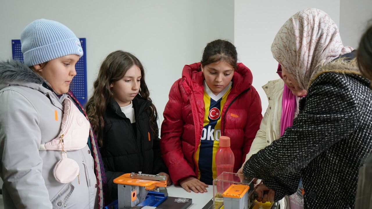 Sındırgı Belediyesi Bilim Merkezi etkinlik haftasını yoğun geçirdi
