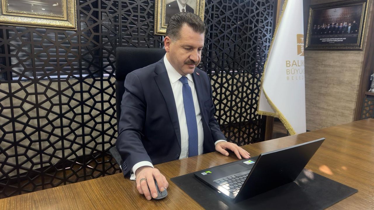 Balıkesir Büyükşehir Belediye Başkanı Yücel Yılmaz, AA'nın "Yılın Kareleri" oylamasına katıldı