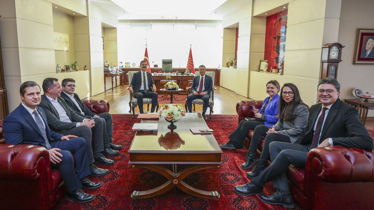 CHP Genel Başkanı Özel, Türkiye İşçi Partisi Genel Başkanı Baş ile görüştü