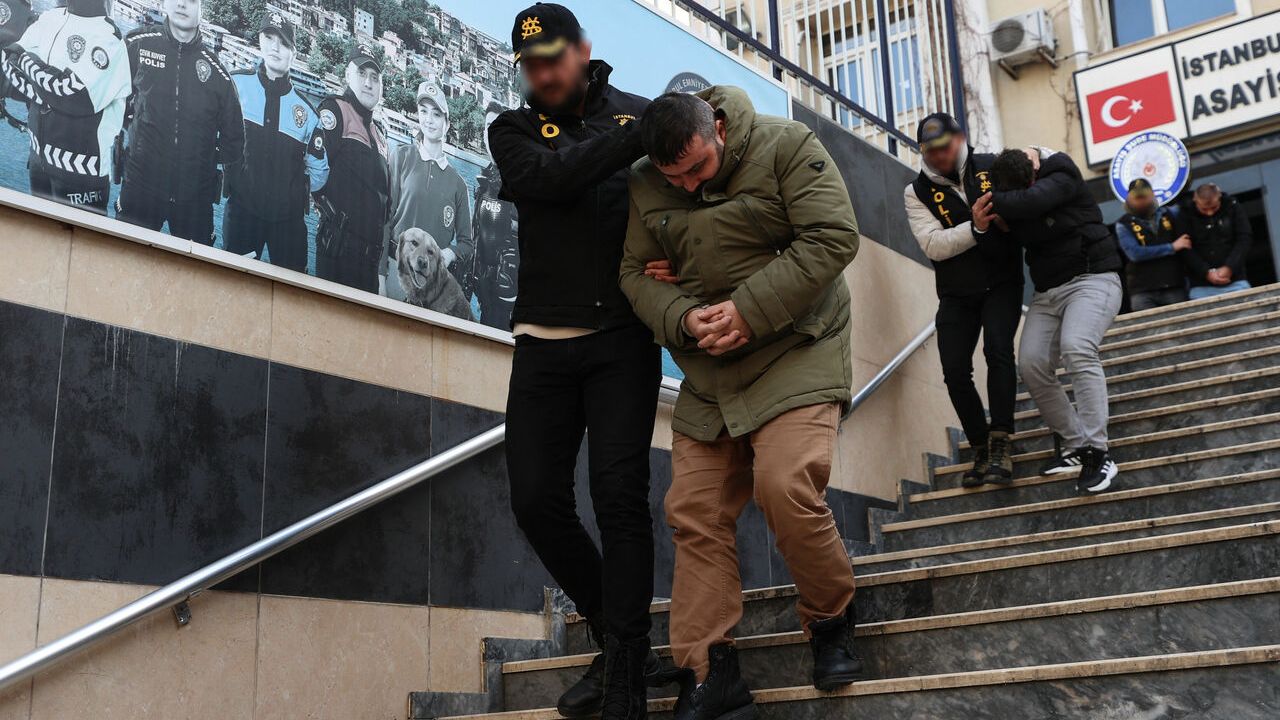 Eski otomobilleri çalan oto hırsızlığı çetesinin 7 üyesi yakalandı