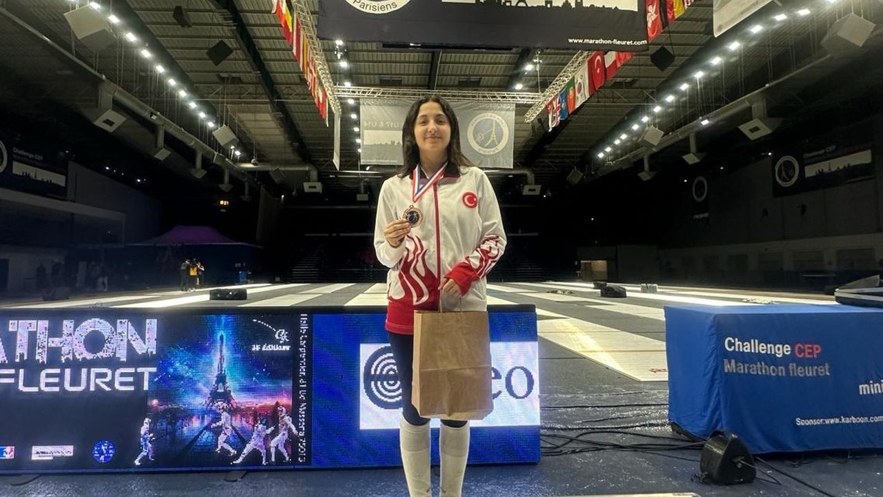Milli eskrimci Ada Küfeciler, Fransa'da bronz madalya kazandı