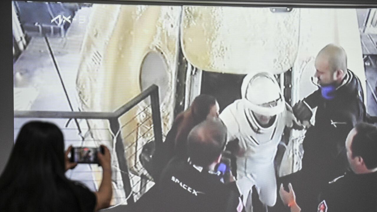 Türkiye'nin ilk astronotu Alper Gezeravcı dünyaya dönüş yaptı