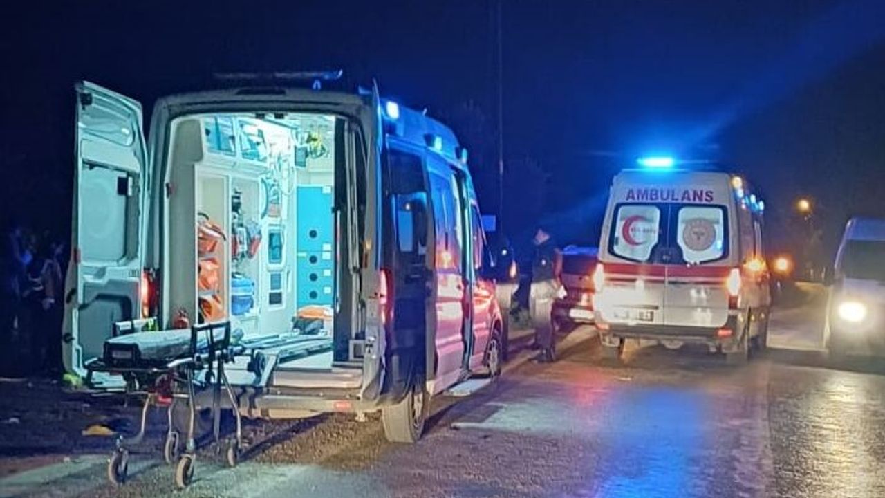 Erdek'te otomobil ile motosikletin çarpıştığı kazada 2 kişi yaralandı