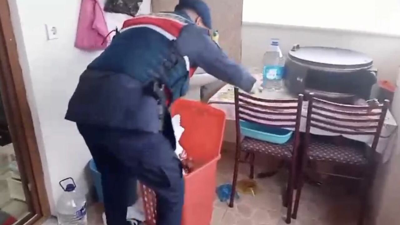 Hem üretip hem satıyorlar! Gönen'de uyuşturucu üretip sattıkları iddia edilen 2 kişi gözaltına alındı!