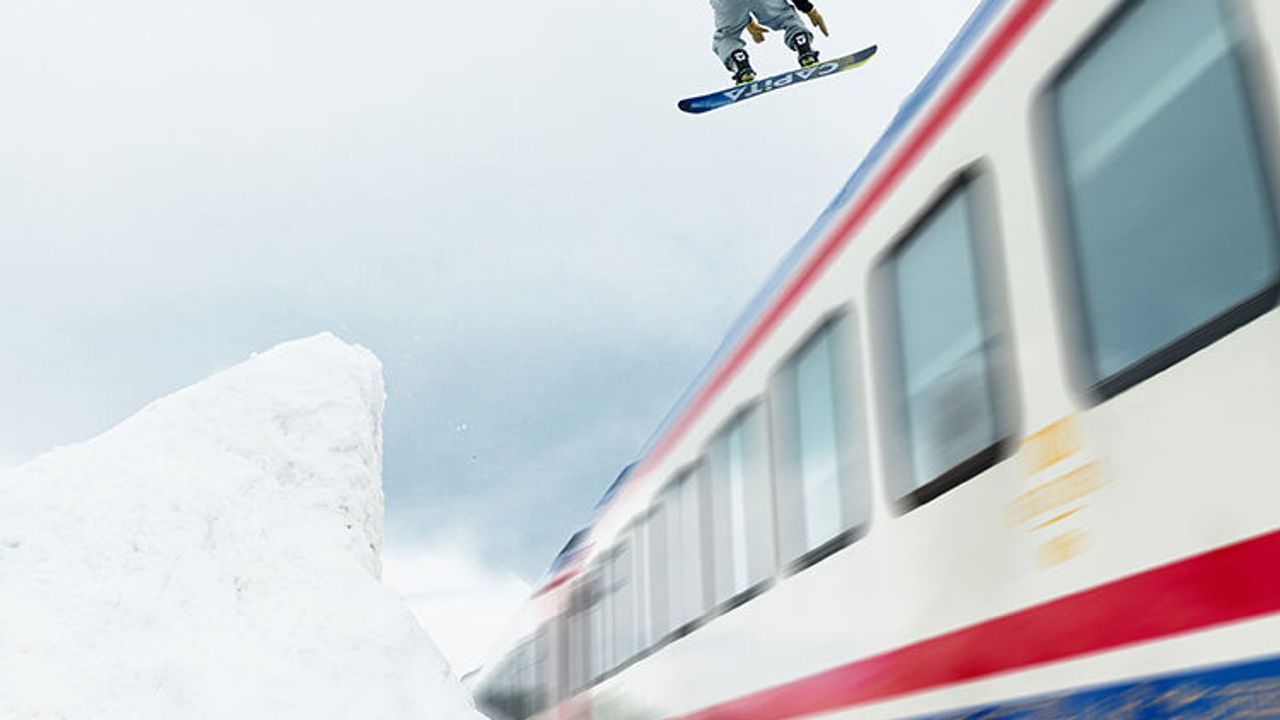 Snowboardcu Süleyman Atlı, Kars'ta tren üzerinden atlayışına nasıl hazırlandığını anlattı
