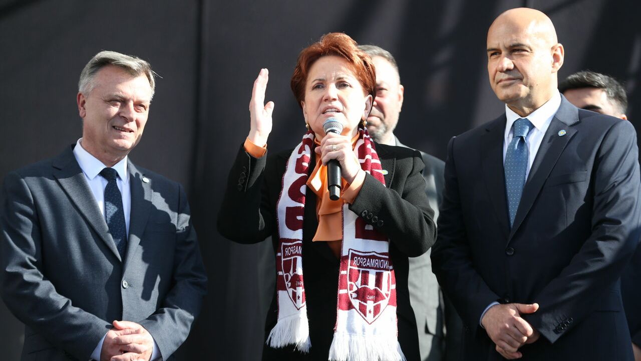 İYİ Parti Genel Başkanı Akşener, Balıkesir'de esnaf ziyaretlerinde bulundu