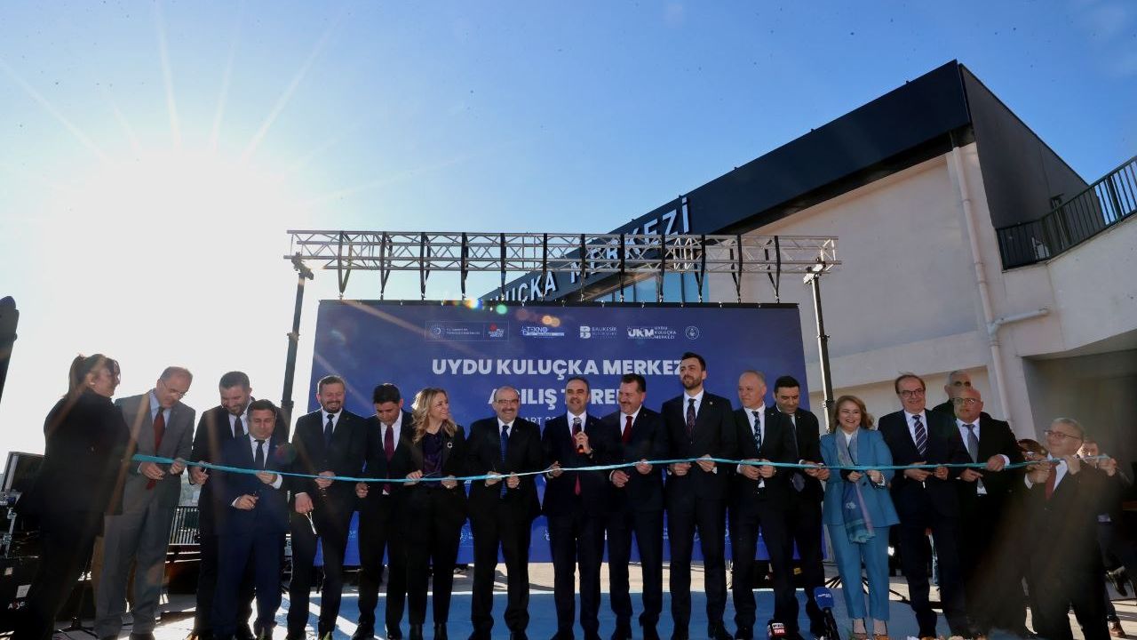 Bakan Kacır, Balıkesir'de Çamlık Uydu Kuluçka Merkezi'nin açılışında konuştu: